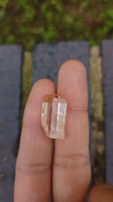 katalang topaz raw crystal